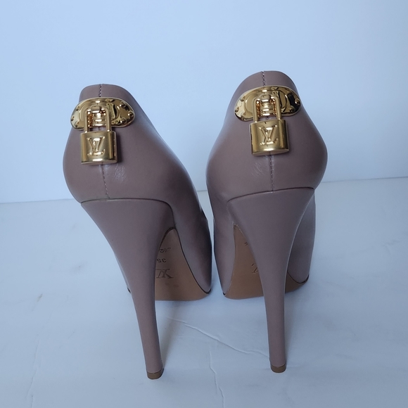 Louis Vuitton Pumps - Picture 2 of 8